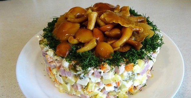 Праздничный салат Оливье, пошаговый кулинарный рецепт с фото